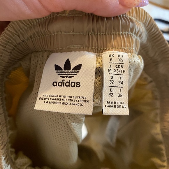 Adidas women’s shorts - Picture 3 of 3